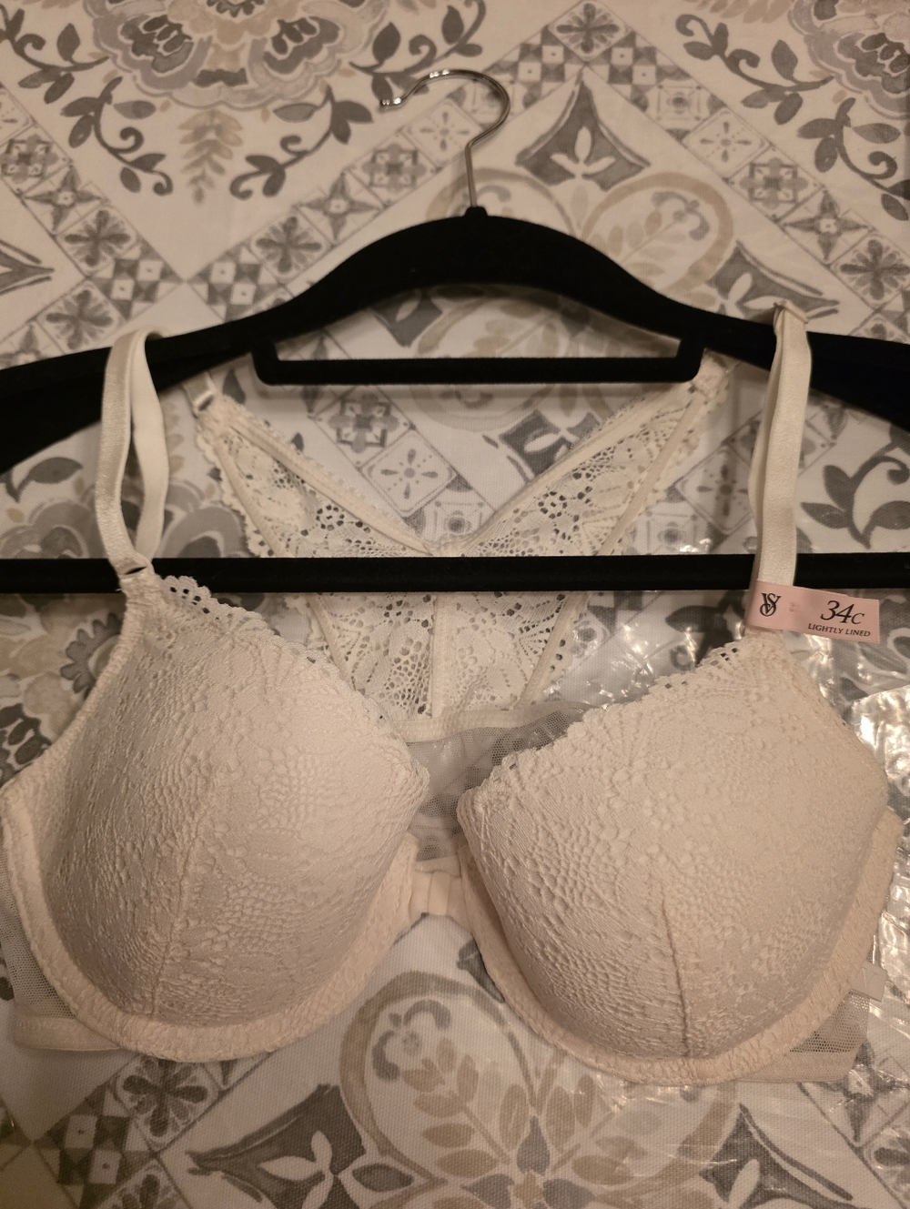 Victoria's Secret Front-Close, Lined Demi Bra 34C Cream Angel Wing Lace Back
